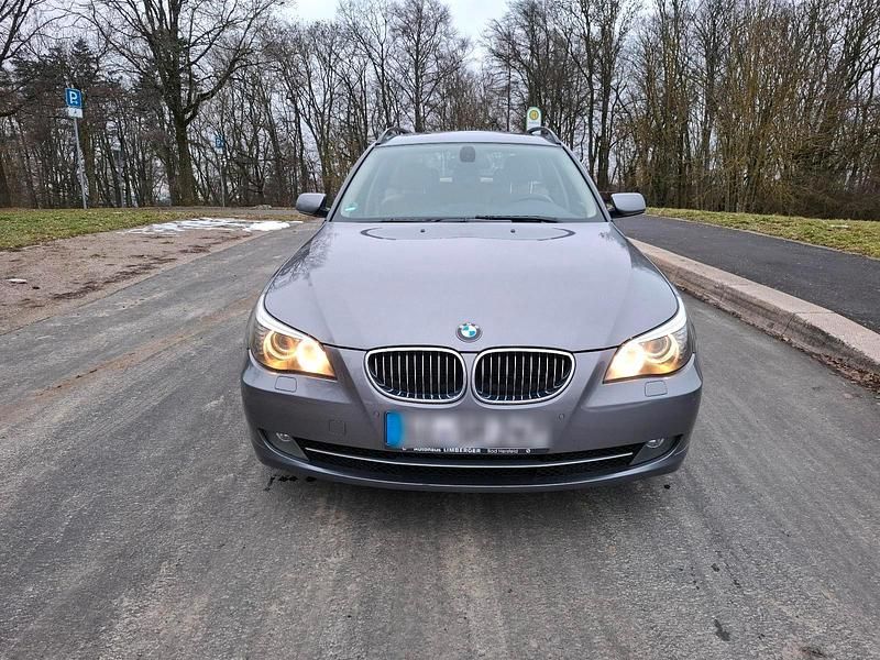 Gebraucht BMW 530 235 PS (172 kW) 2009 Grau Kombi