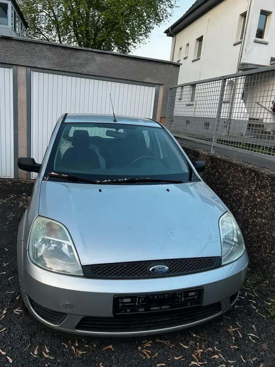 Gebraucht Ford Fiesta 59 PS (43 kW) 2005 Grau Kleinwagen