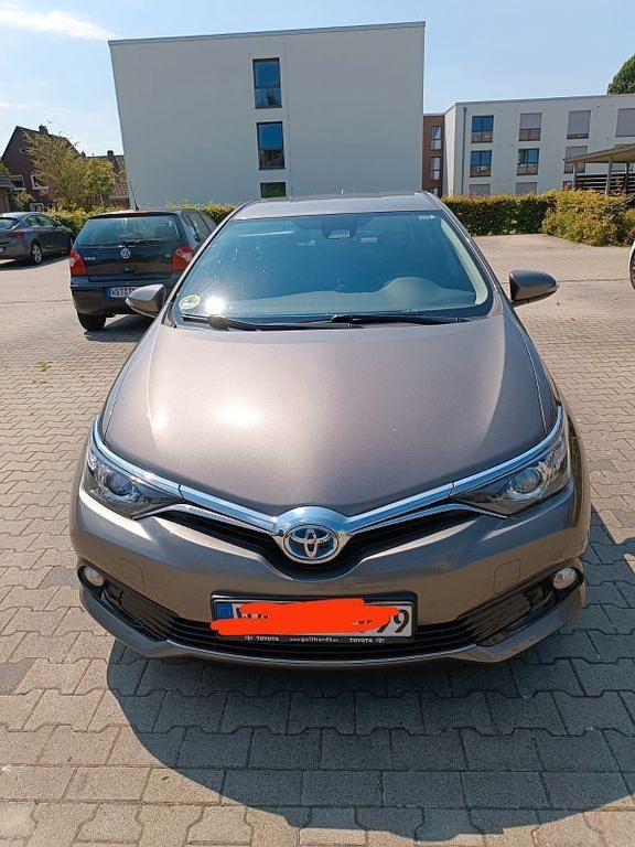 Braun Gebraucht 2016 Toyota Auris Edition-S Limousine | 13.000 € (Fairer Preis) - Bild 1/4