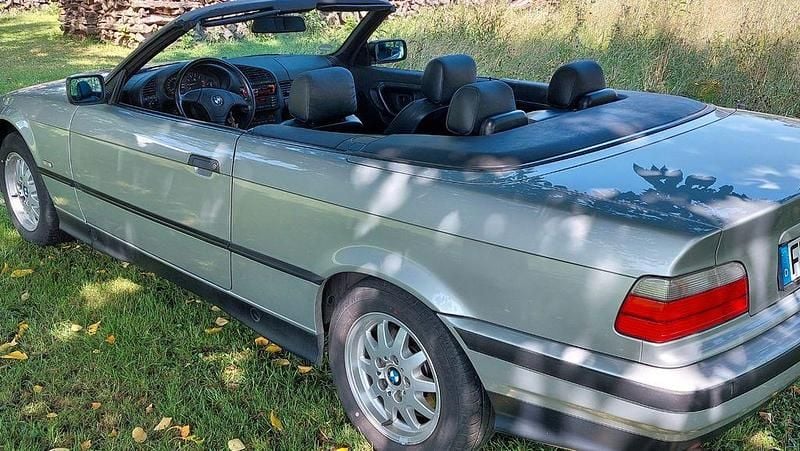 Gebraucht BMW 318 Cabriolet 116 PS (85 kW) 1999 Silber Cabrio