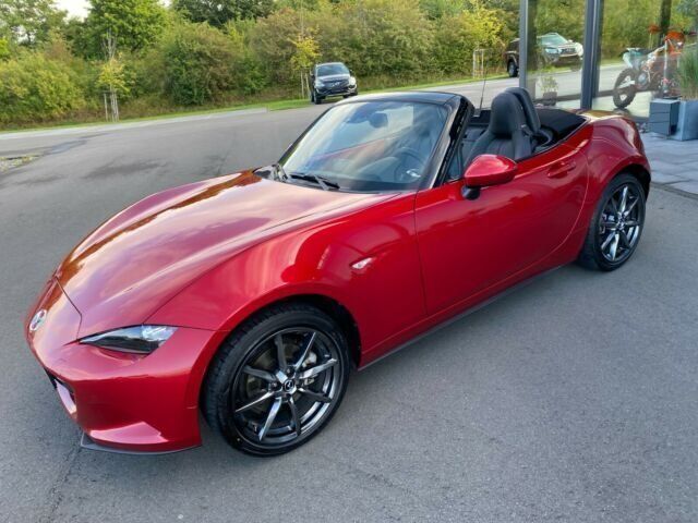 Rubinrot metallic (metallic) Gebraucht 2016 Mazda MX5 Sports-Line Cabrio | 19.980 € (Guter Preis) - Bild 1/4