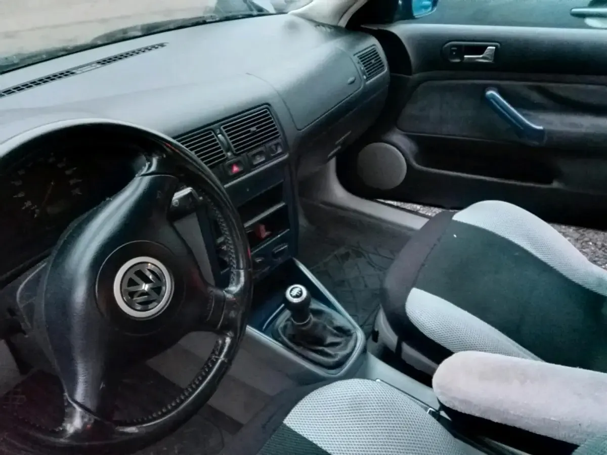Second-hand VW Golf IV 75 CP (55 kW) 2000 Albastru Hatchback
