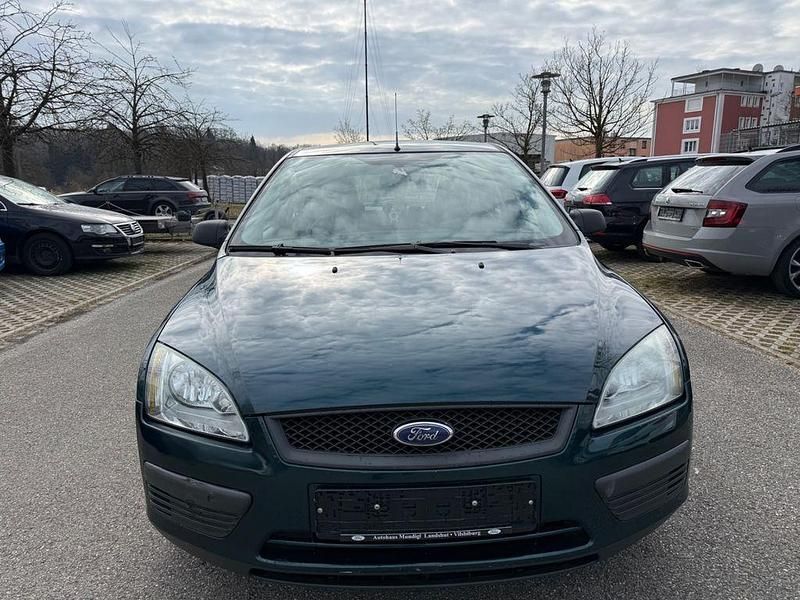 Gebraucht Ford Focus Trend 116 PS (85 kW) 2005 Grün Limousine