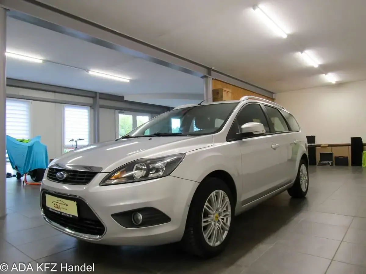 Gebraucht Ford Focus Titanium 116 PS (85 kW) 2010 Polarsilber metallic Kombi