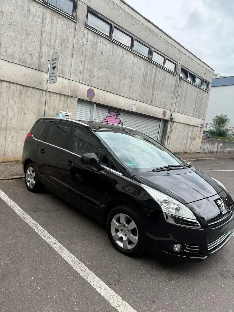 Gebraucht Peugeot 5008 150 PS (110 kW) 2013 Schwarz Van / Kleinbus