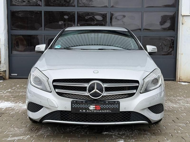 Gebraucht Mercedes A180 122 PS (89 kW) 2013 Silber Limousine