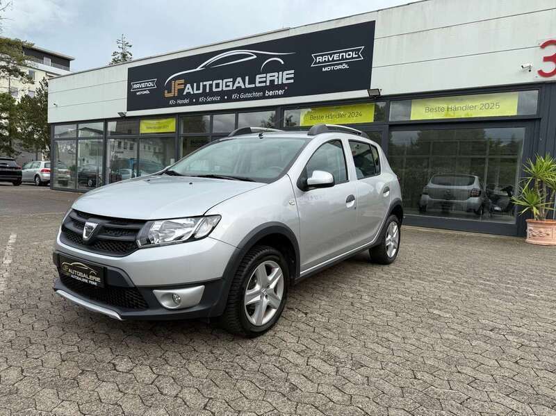 Grau Gebraucht 2013 Dacia Sandero Stepway Kleinwagen | 6.490 € (Etwas zu teuer) - Bild 1/4