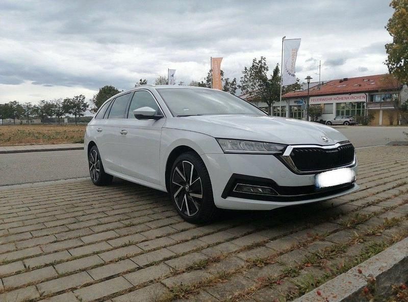 Weiß Gebraucht 2022 Skoda Octavia Kombi | 22.900 € (Guter Preis) - Bild 1/4