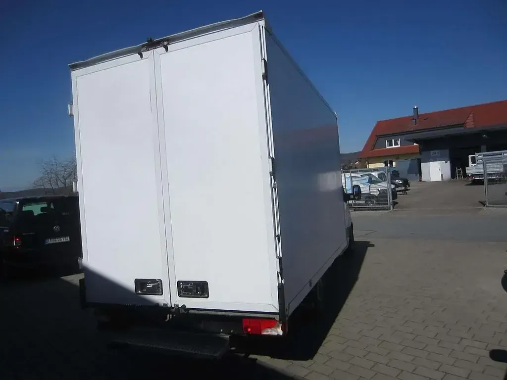 Używany Mercedes Sprinter 143 KM (105 kW) 2021 Biały Van