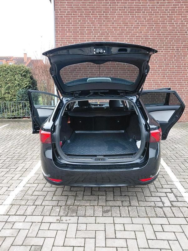 Gebraucht Toyota Avensis T2 143 PS (105 kW) 2016 Schwarz Kombi
