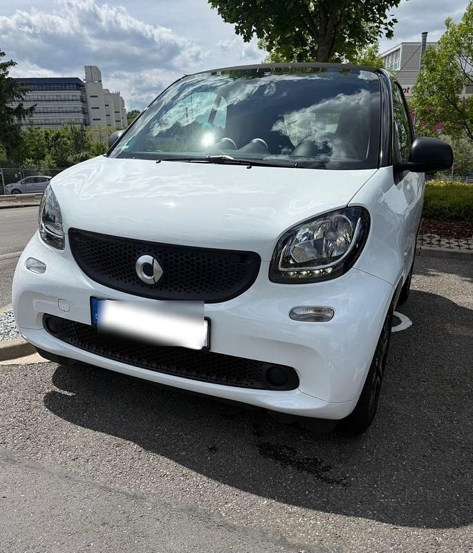 Weiß Gebraucht 2018 Smart ForTwo Coupé Kleinwagen | 9.999 € (Guter Preis) - Bild 1/4
