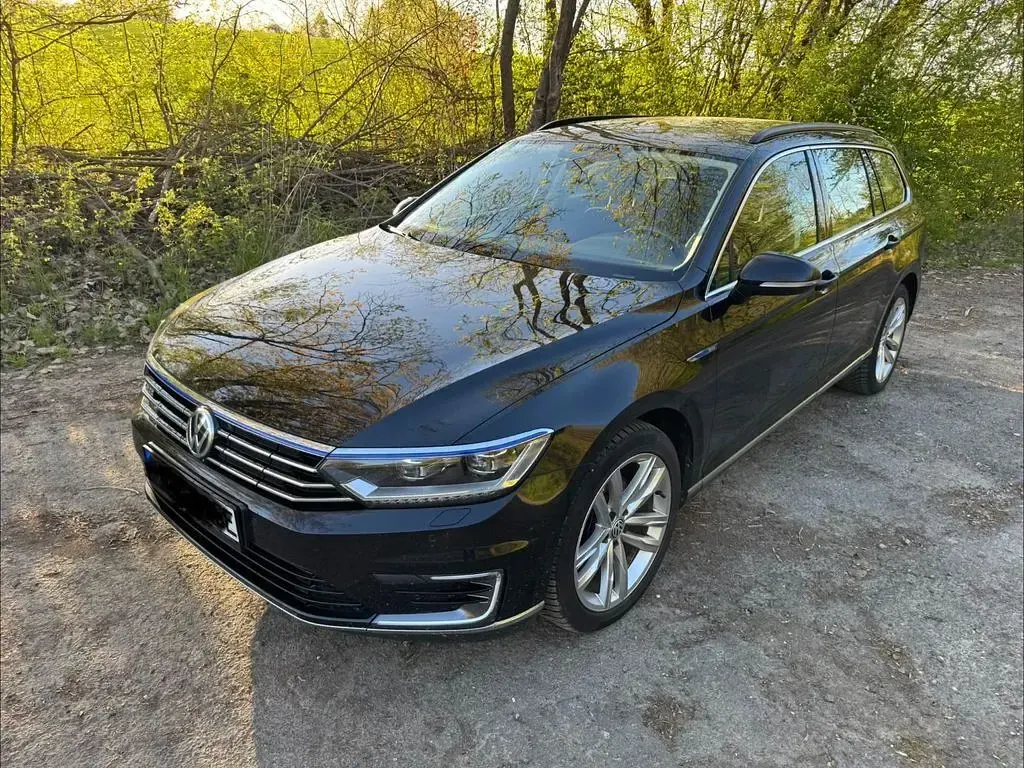 Second-hand VW Passat GTE 218 CP (160 kW) 2017 Negru Break