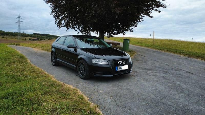 Schwarz Gebraucht 2009 Audi A3 Attraction Limousine | 2.900 € (Guter Preis) - Bild 1/4