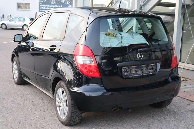 Gebraucht Mercedes A180 109 PS (80 kW) 2012 Schwarz Kleinwagen