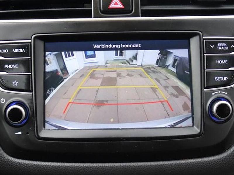 Gebraucht Hyundai i20 Advantage 101 PS (74 kW) 2020 Silber Kleinwagen