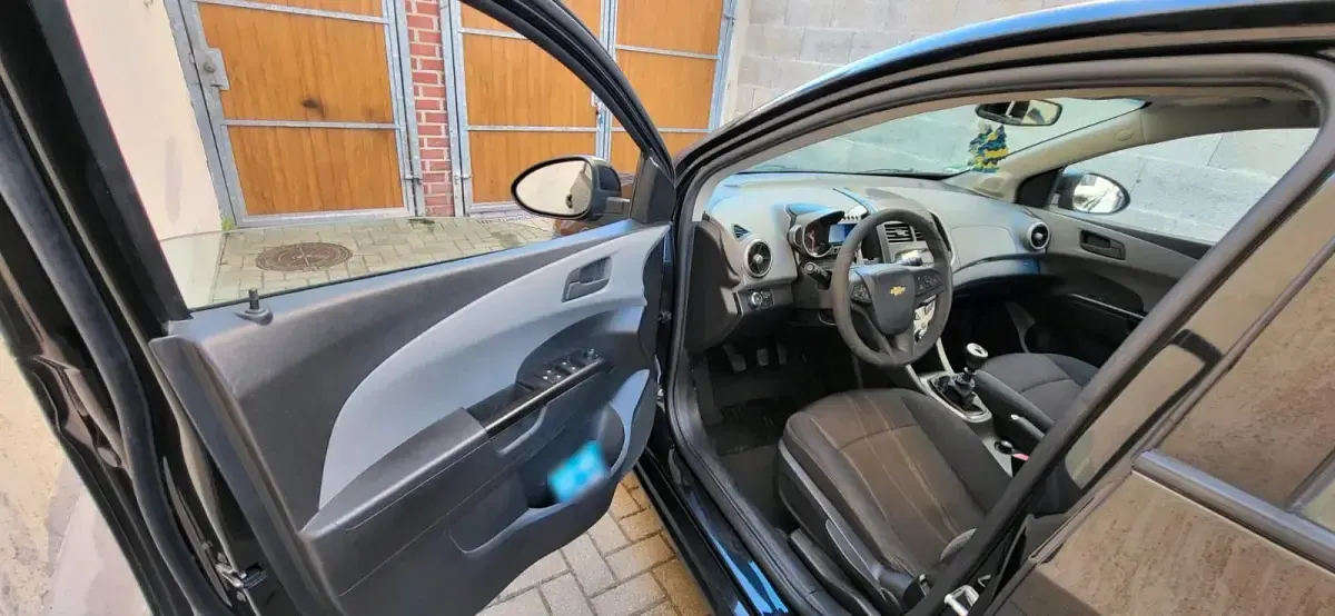 Gebraucht Chevrolet Aveo 101 PS (74 kW) 2012 Schwarz Kleinwagen