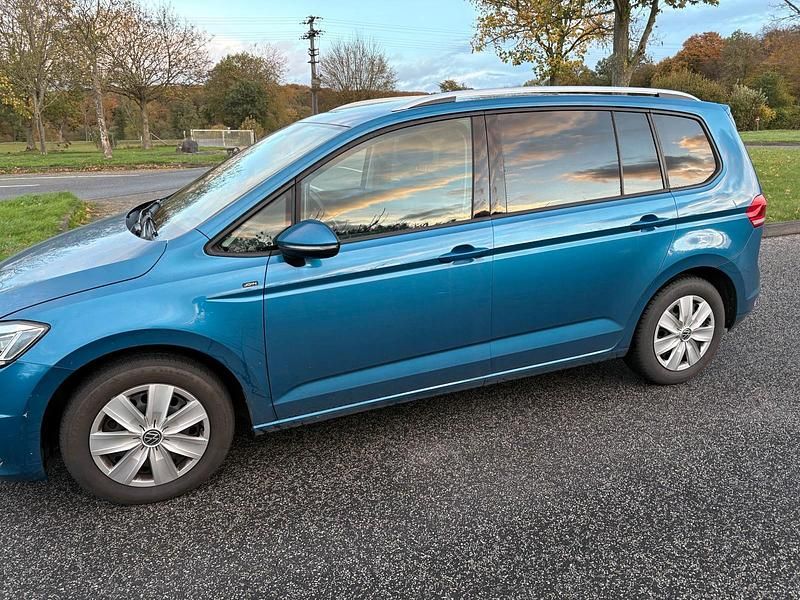 Gebraucht VW Touran 116 PS (85 kW) 2018 Blau Van / Kleinbus