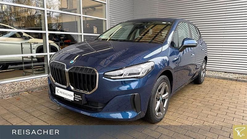 Phytonicblau Gebraucht 2024 BMW 218 Active Tourer Efficient Dynamics Van / Kleinbus | 26.919 € (Superpreis) - Bild 1/4