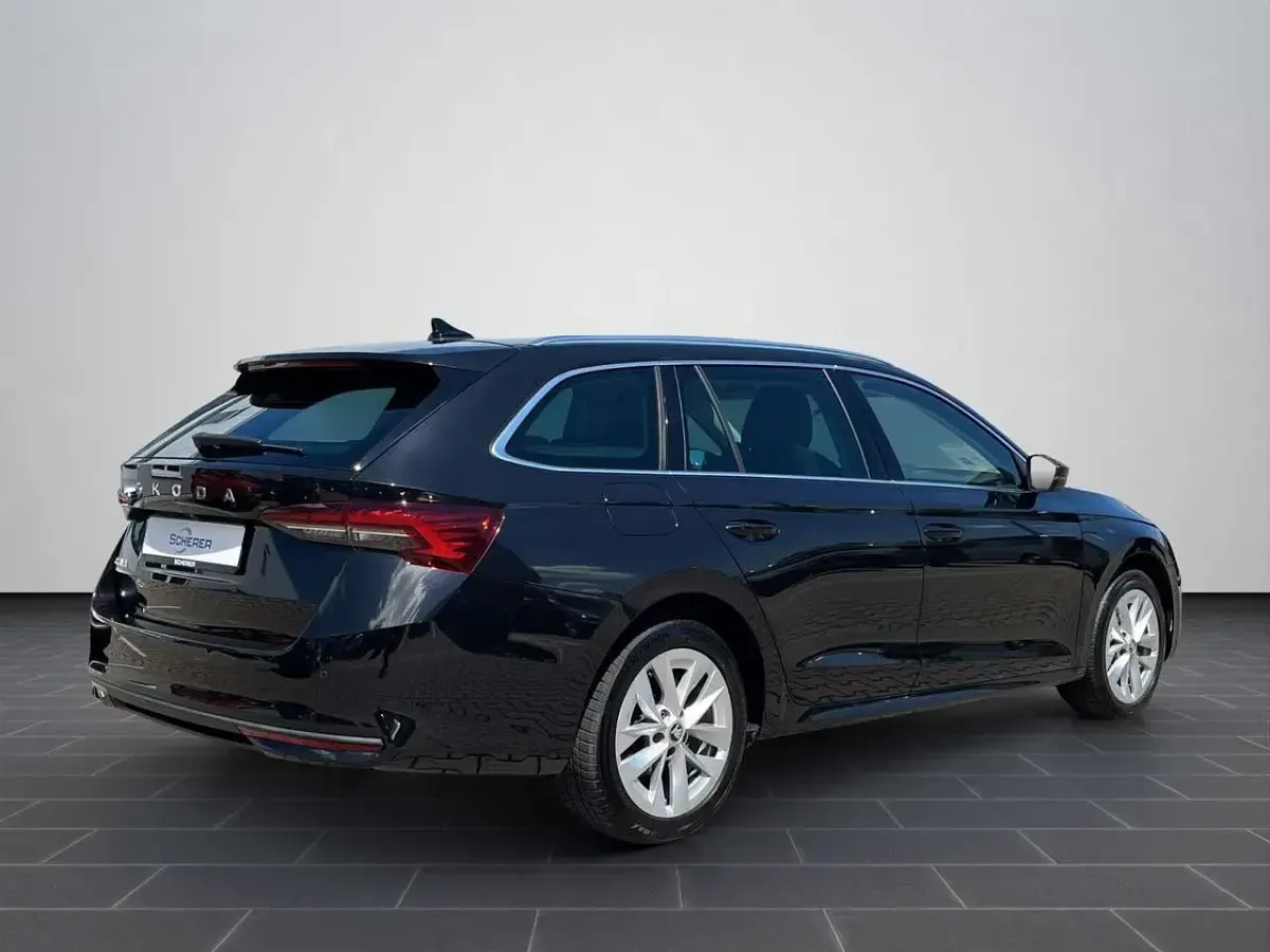 Gebraucht Skoda Octavia Selection 150 PS (110 kW) 2025 Blackmagic perleffekt (metallic) Kombi