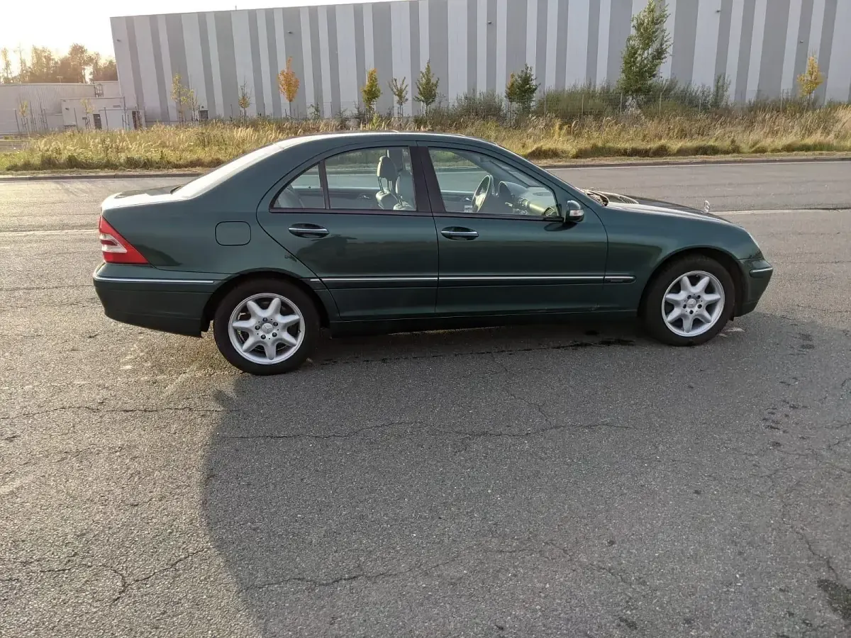 Gebraucht Mercedes C320 218 PS (160 kW) 2000 Grün Limousine