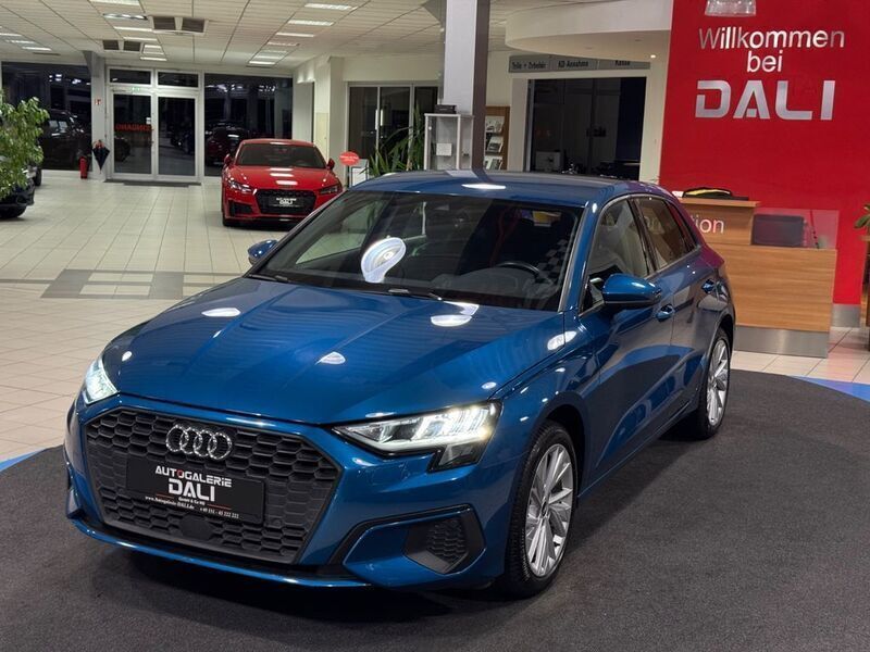 Blau Gebraucht 2021 Audi A3 Sportback Basis Limousine | 23.490 € (Guter Preis) - Bild 1/4