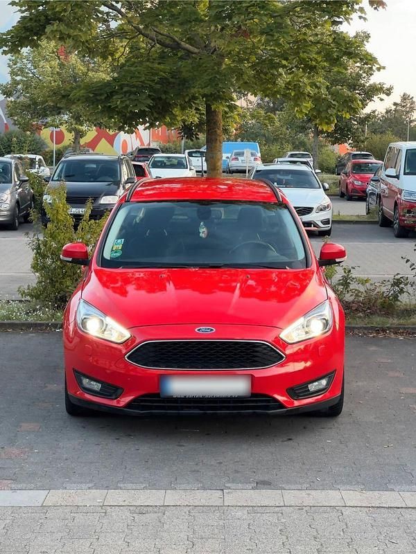 Second-hand Ford Focus 120 CP (88 kW) 2015 Roșu Break