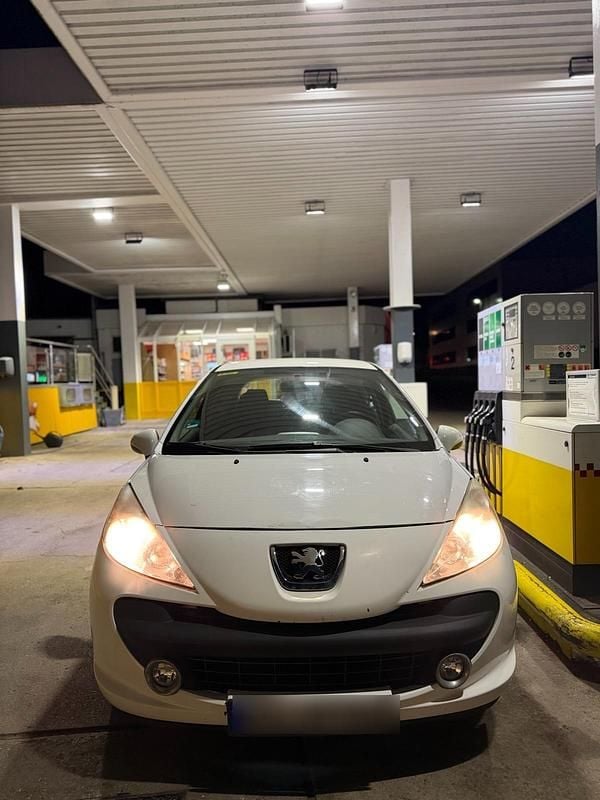 Weiß Gebraucht 2009 Peugeot 207 Kleinwagen | 900 € (Superpreis) - Bild 1/3