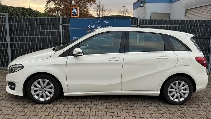 Gebraucht Mercedes B180 122 PS (89 kW) 2016 Weiß Van / Kleinbus