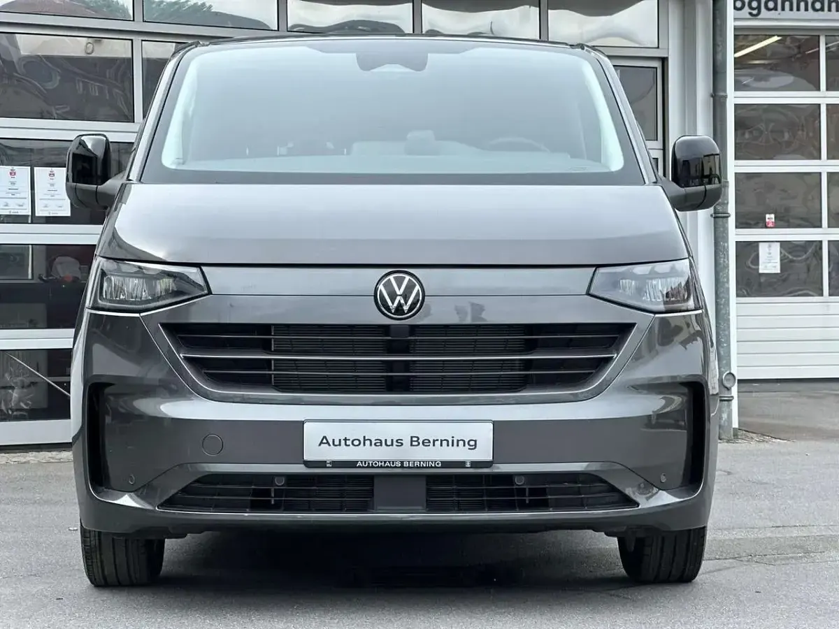 Neu VW Caravelle Life 150 PS (110 kW) 2026 Graphite dust metallic Van