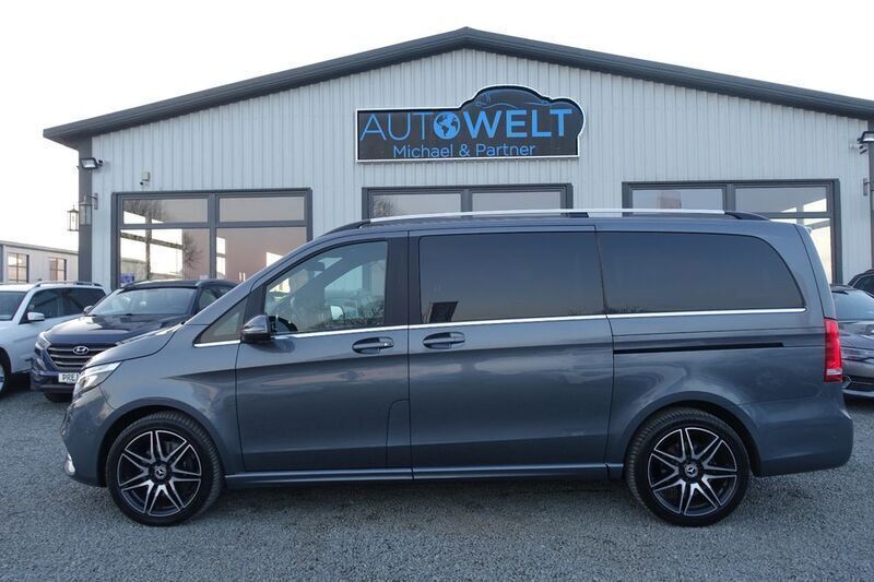 Grau Gebraucht 2019 Mercedes V250 Avantgarde Van / Kleinbus | 48.490 € (Fairer Preis) - Bild 1/4