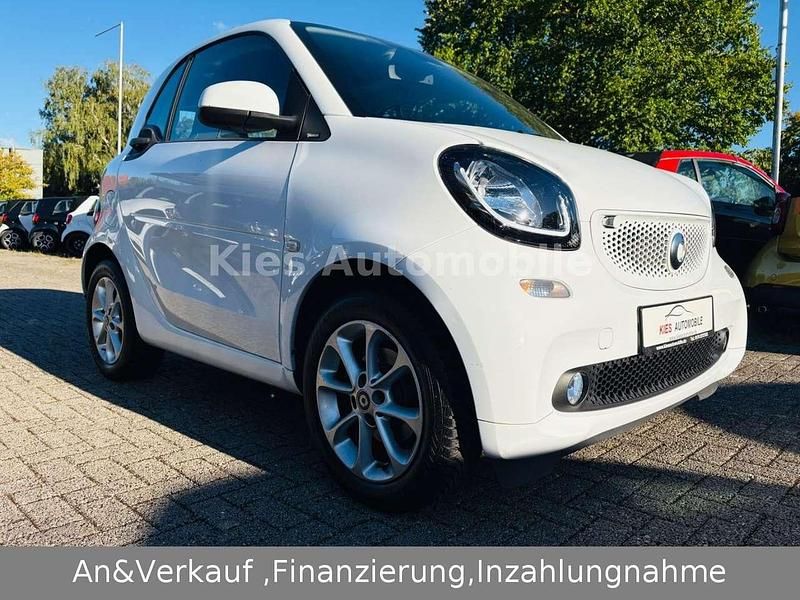 Weiß Gebraucht 2017 Smart ForTwo Coupé Passion Kleinwagen | 12.970 € (Fairer Preis) - Bild 1/4