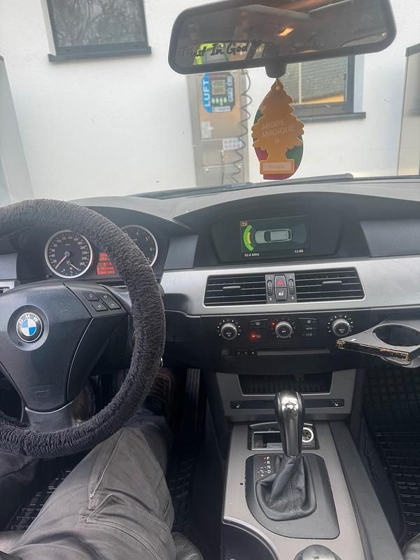 Gebraucht BMW 525 195 PS (143 kW) 2005 Schwarz Kombi