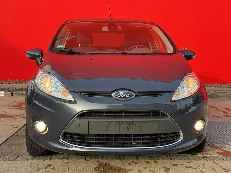 Gebraucht Ford Fiesta Titanium 82 PS (60 kW) 2011 Grau Kleinwagen