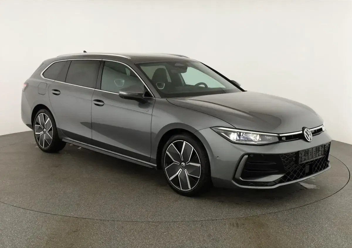Neu VW Passat R-line 193 PS (141 kW) 2026 Diabasgrau metallic Kombi