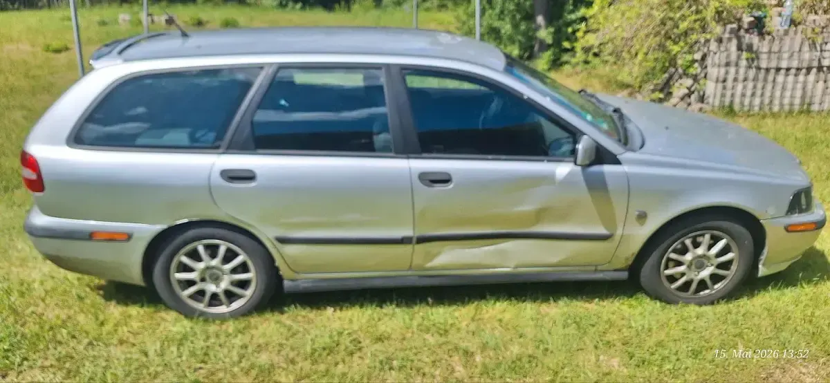 Gebraucht Volvo V40 122 PS (89 kW) 2001 Grau Kombi