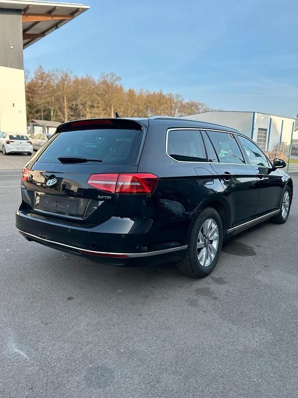 Gebraucht VW Passat Highline 150 PS (110 kW) 2017 Schwarz Kombi