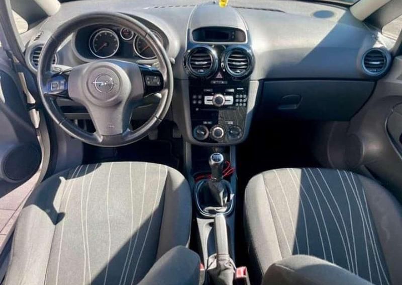 Gebraucht Opel Corsa Selection 87 PS (63 kW) 2010 Silber Kleinwagen