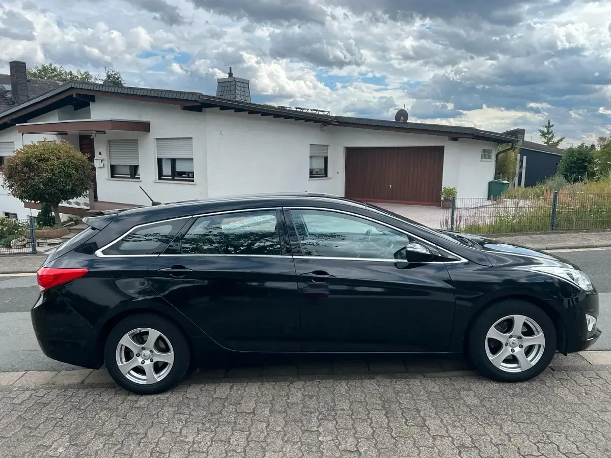 Gebraucht Hyundai i40 136 PS (100 kW) 2013 Schwarz Kombi