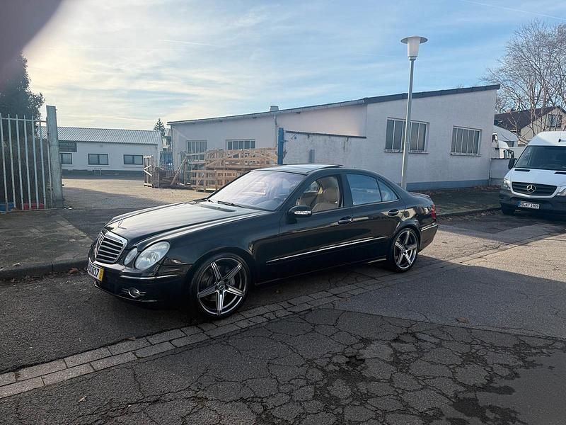 Schwarz Gebraucht 2002 Mercedes E500 Avantgarde Limousine | 4.900 € (Guter Preis) - Bild 1/4