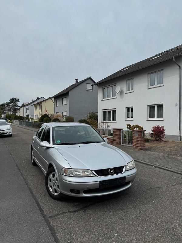 Gebraucht Opel Vectra 100 PS (73 kW) 2001 Silber Kleinwagen