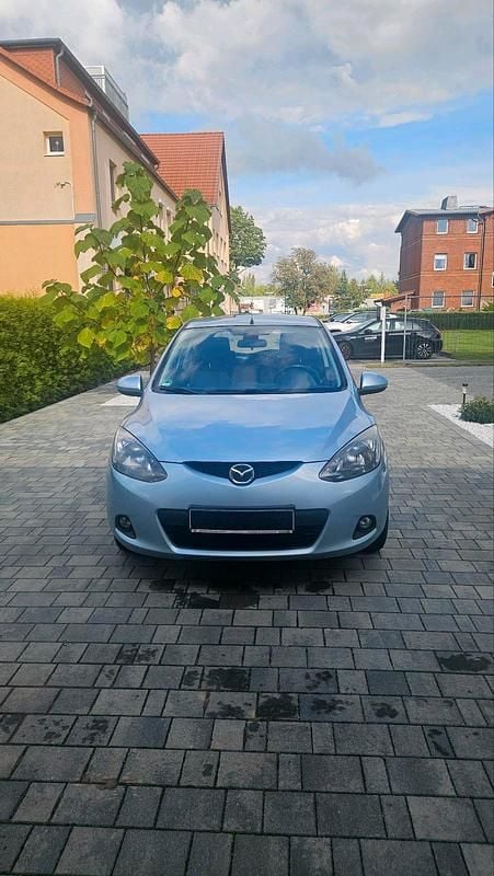 Blau Gebraucht 2009 Mazda 2 Limousine | 2.999 € (Guter Preis) - Bild 1/4