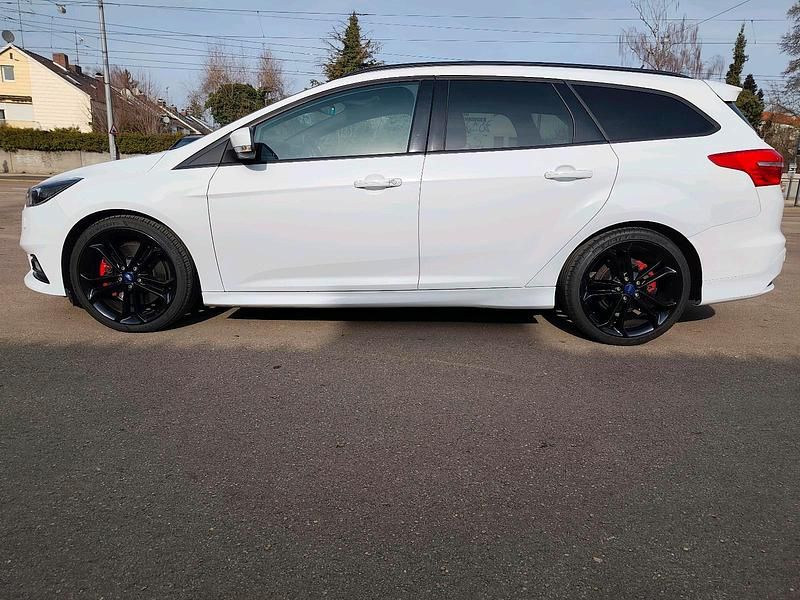 Usata Ford Focus ST 250 CV (183 kW) 2016 Bianco Station wagon