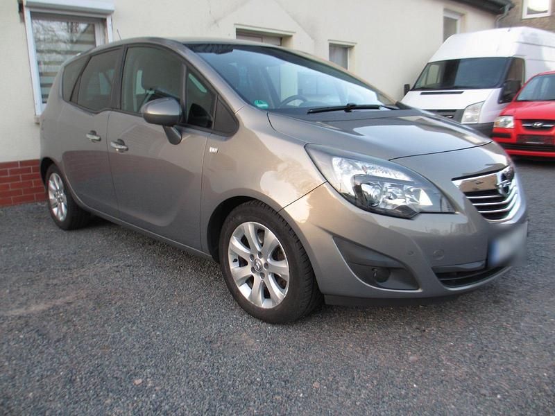 Gebraucht Opel Meriva 101 PS (74 kW) 2010 Braun Van / Kleinbus