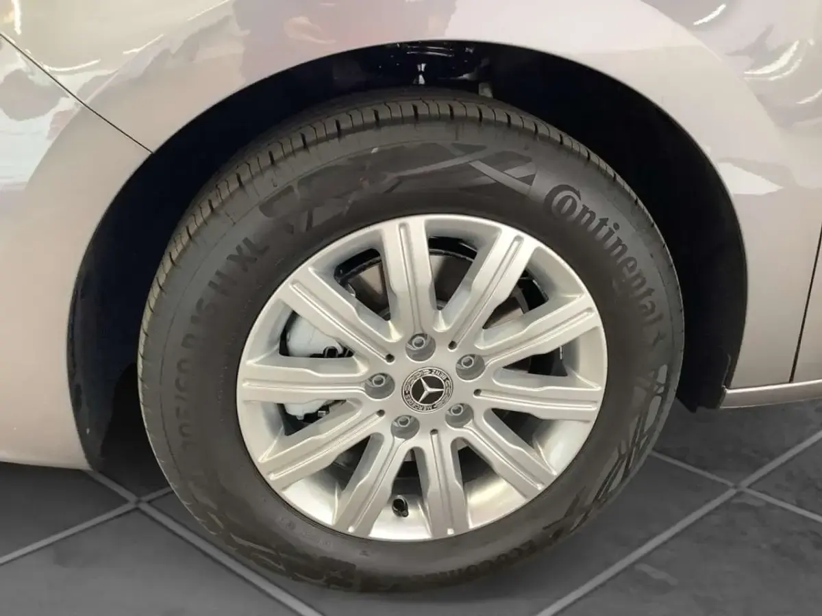 Gebraucht Mercedes T180 Progressive 116 PS (85 kW) 2025 Grau chromitgrau metallic Van / Kleinbus