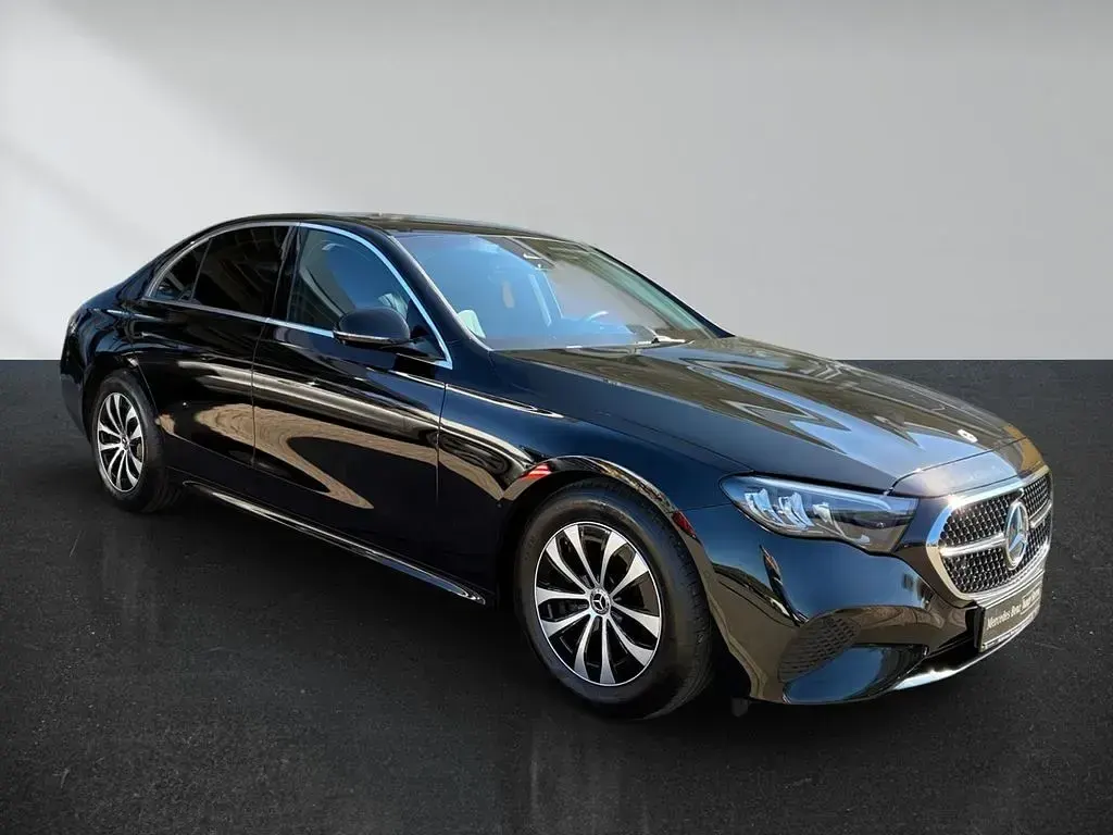 Używany Mercedes E220 Advanced 197 KM (144 kW) 2025 Czarny Sedan/Limuzyna