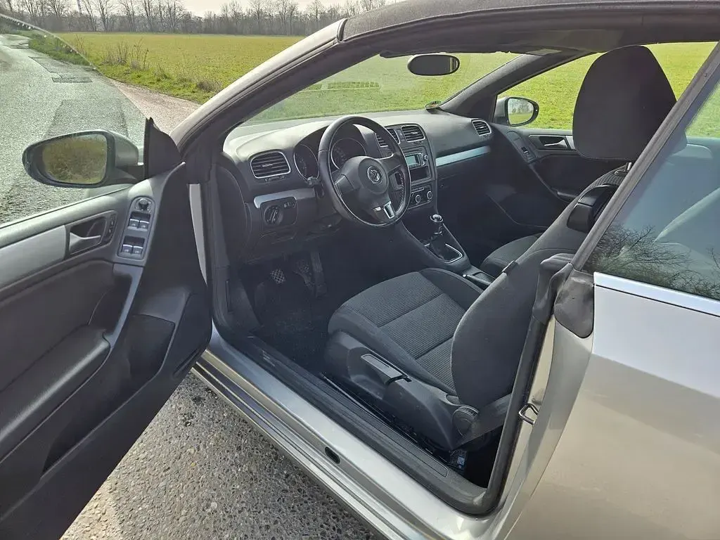 Gebraucht VW Golf 105 PS (77 kW) 2011 Silber Cabrio