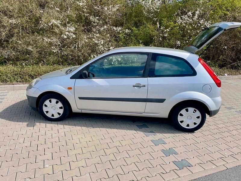 Gebraucht Ford Fiesta 60 PS (44 kW) 2006 Silber Kleinwagen