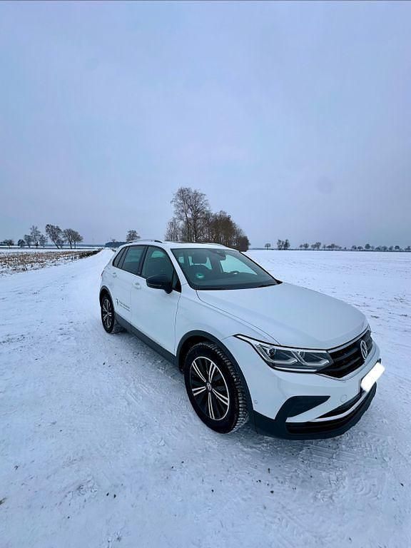 Gebraucht VW Tiguan Active 150 PS (110 kW) 2021 Weiß SUV