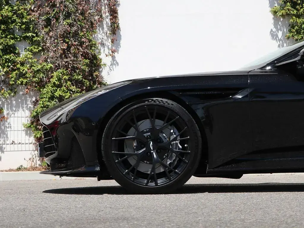 Gebraucht Aston Martin DB12 680 PS (500 kW) 2025 Schwarz