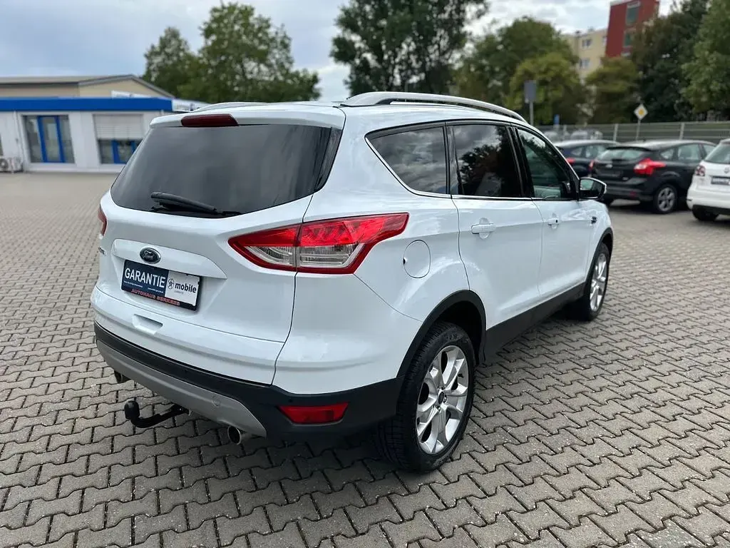 Gebraucht Ford Kuga Titanium 163 PS (119 kW) 2013 Weiß SUV